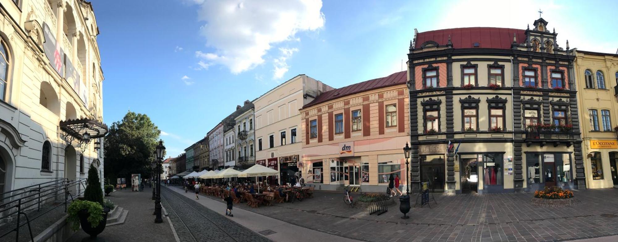 E2 Luxury Oldtown Apt - 2X Parking, Foodstore, Pcscreen, Netflix, Unlimited Music, Crib, Babychair, Fastwifi, Aircon Kosice Exterior photo